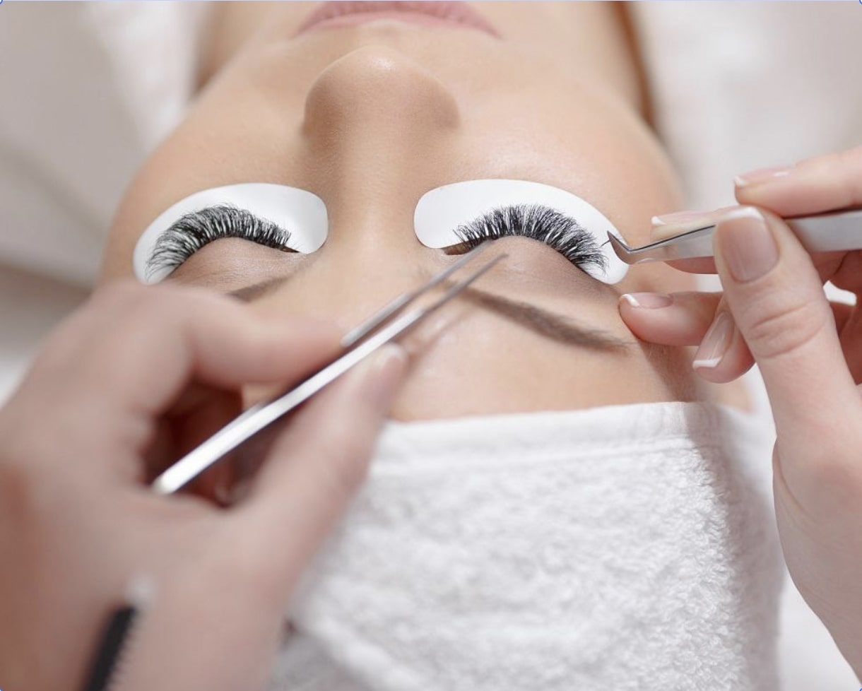 Embracing-delicate-flutter-with-wispy-volume-eyelash-extensions-4
