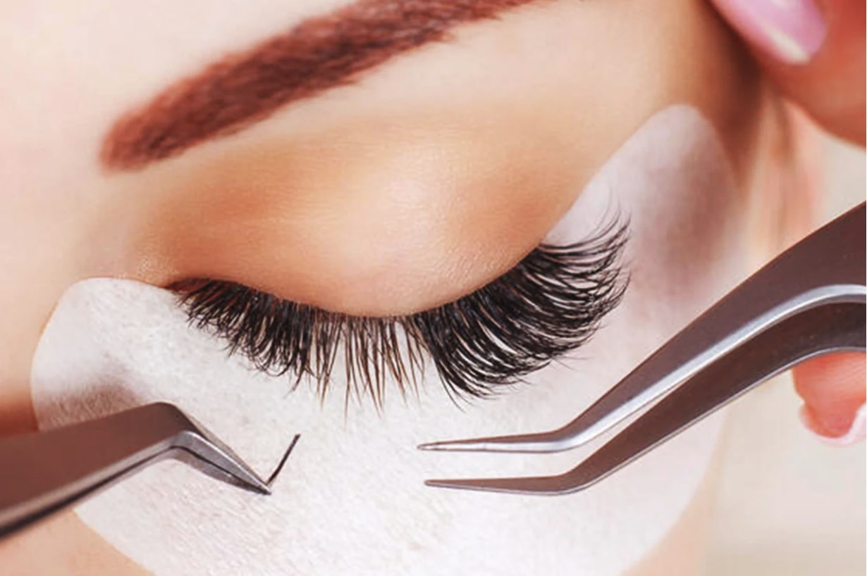 adding-depth-and-dimension-using-3d-volume-eyelash-extensions-6