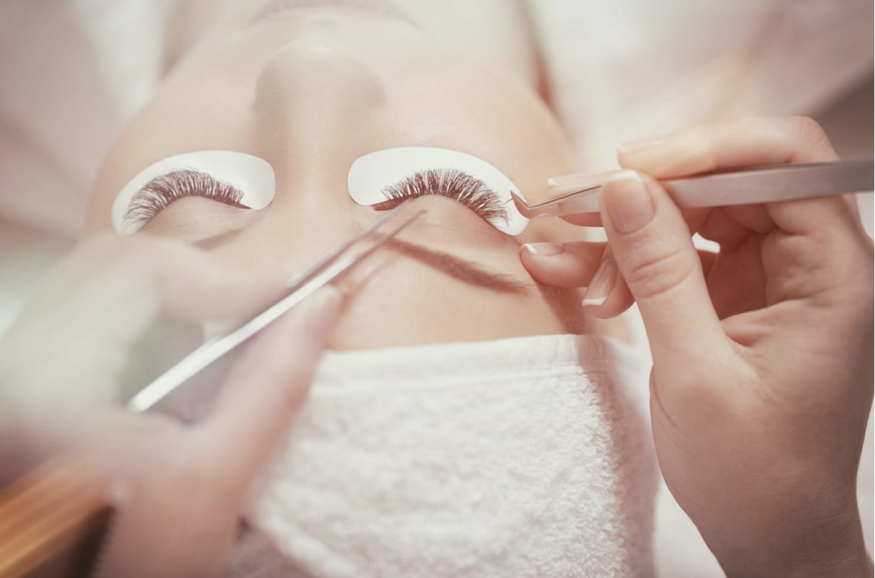 Crafting Luxurious Fullness with Russian Volume Eyelash Extensions