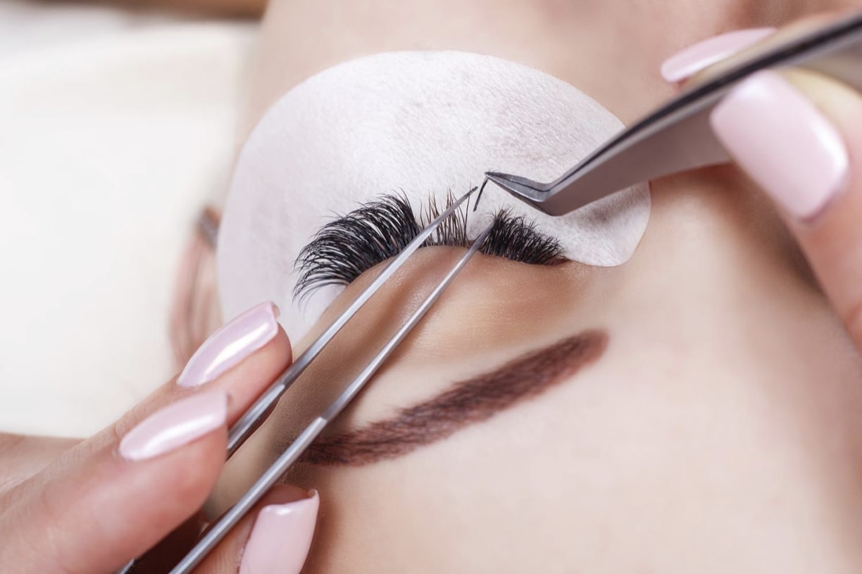 crafting-luxurious-fullness-with-russian-volume-eyelash-extensions-6
